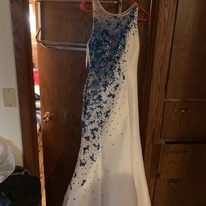 If everything m dress white sparkle blue size 6